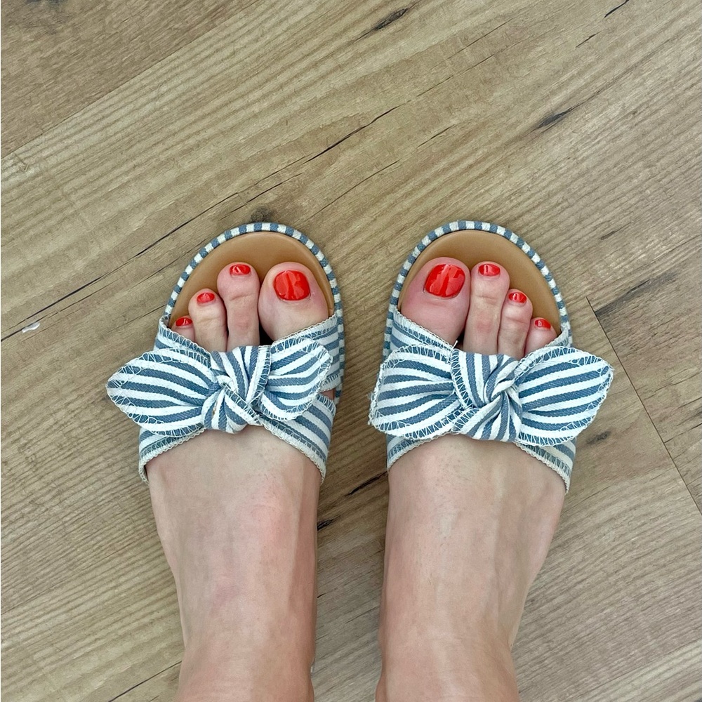 J Crew. Flat sandals with a bow. Size 8,5 - Picture 2 of 9